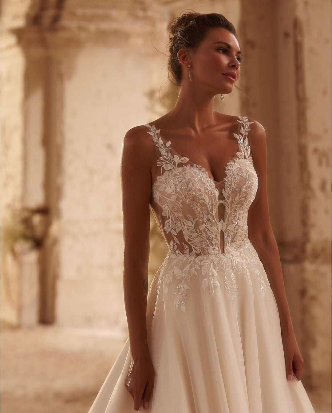 RODDRSYA Vintage A-Line Lace Wedding Dresses Sleeveless See Through Bridal Gowns Backless Sweep Train Vestidos Blancos