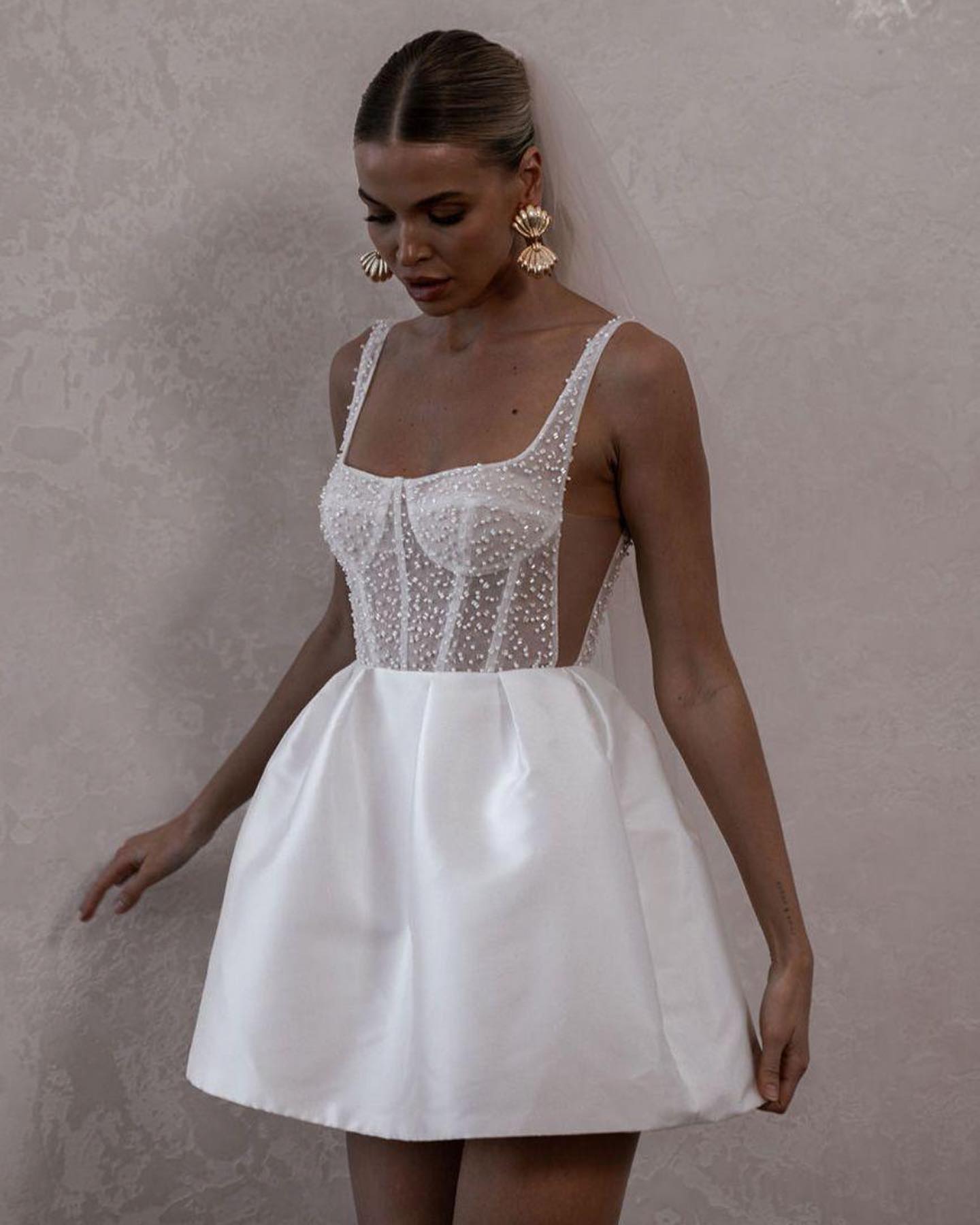 Modern Mini Ball Gown High Waist White Wedding Dress Square Collar Pearls Spaghetti Strap Sexy Backless With Button Wedding Gown