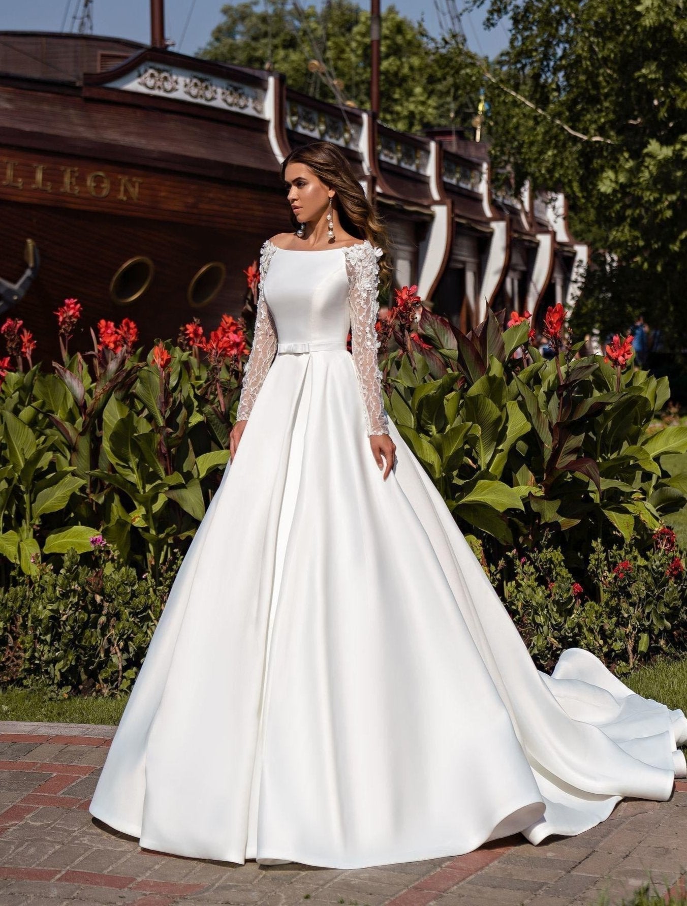 Long Sleeves Wedding Dresses Satin Open Back A-Line Dubai Wedding Gown With Belt Women Long Bridal Dress Vestidos De Novia