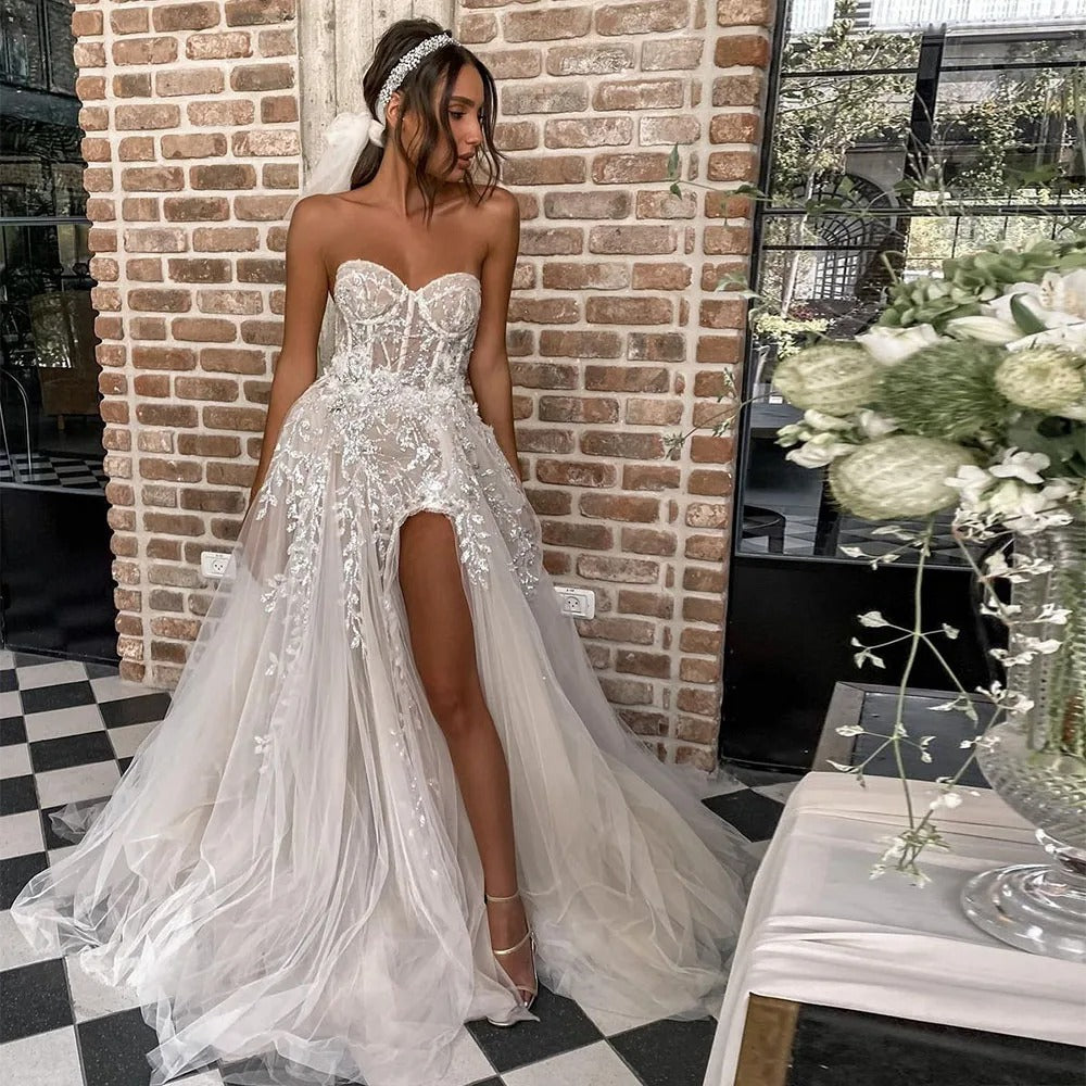 Simple Sexy Beach Wedding Dresses For Bride Elegant Lace Boho Wedding Gowns Strapless Sleeveless High Split Bridal Gown