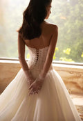 Stylish and elegant Wedding Dresses Strapless Neckline Bridal Gowns Sleeveless Sexy A Line Tulle Sweep Train Vestido De Novia