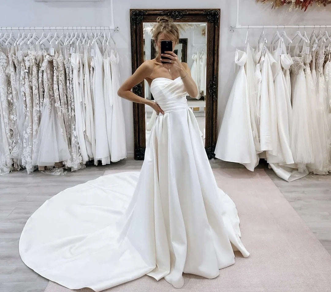 Stunning Wedding Dress Satin Soft Corst Back Sweetheart Pleat Long Tail Customize To Measures For Women Bridal Gowns Charming Ivory