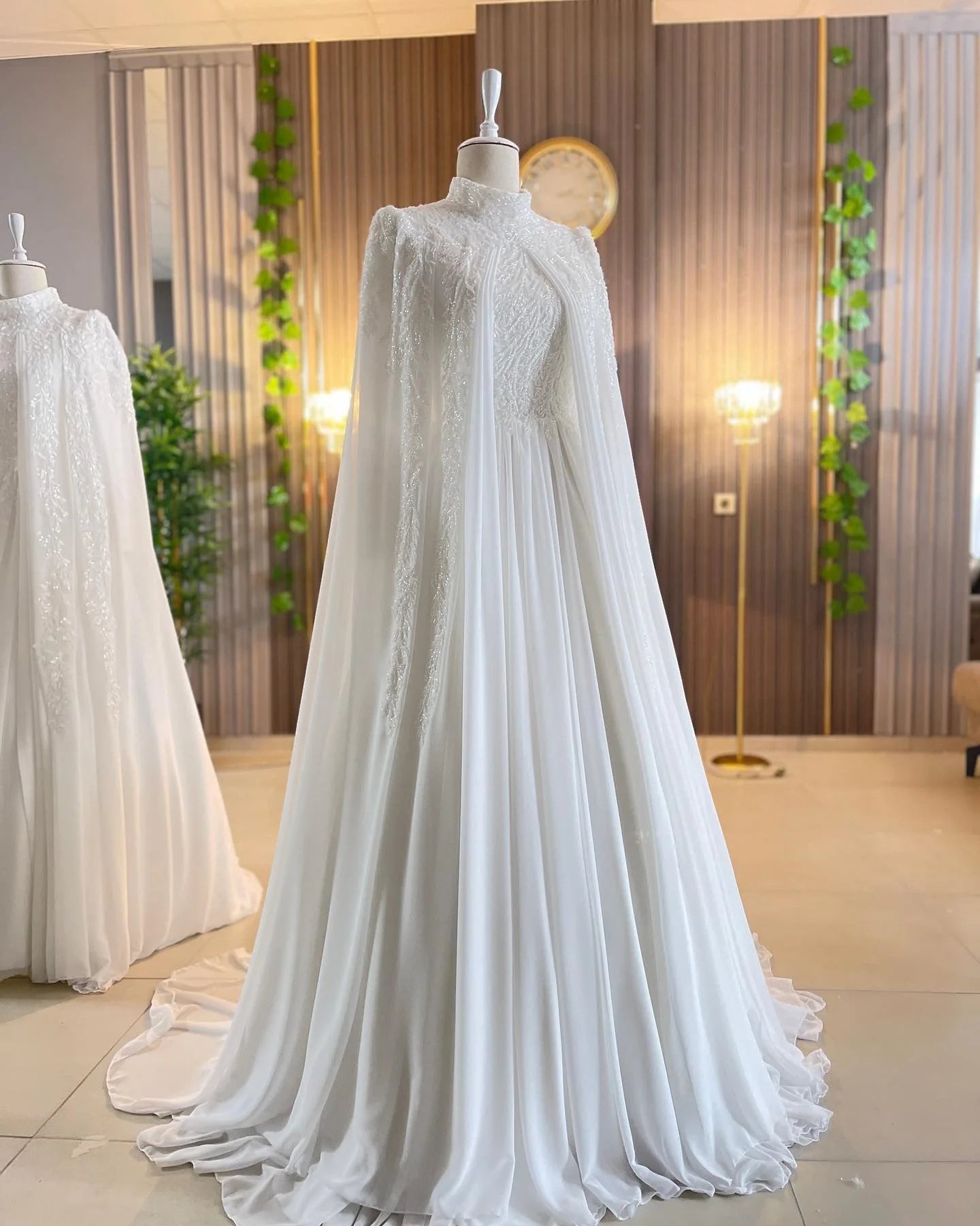 Luxury Long Sleeves Muslim A-Line Wedding Dress Beaded Chiffon High Neck Arabic Bride Gowns with Cape Robe De Mariée