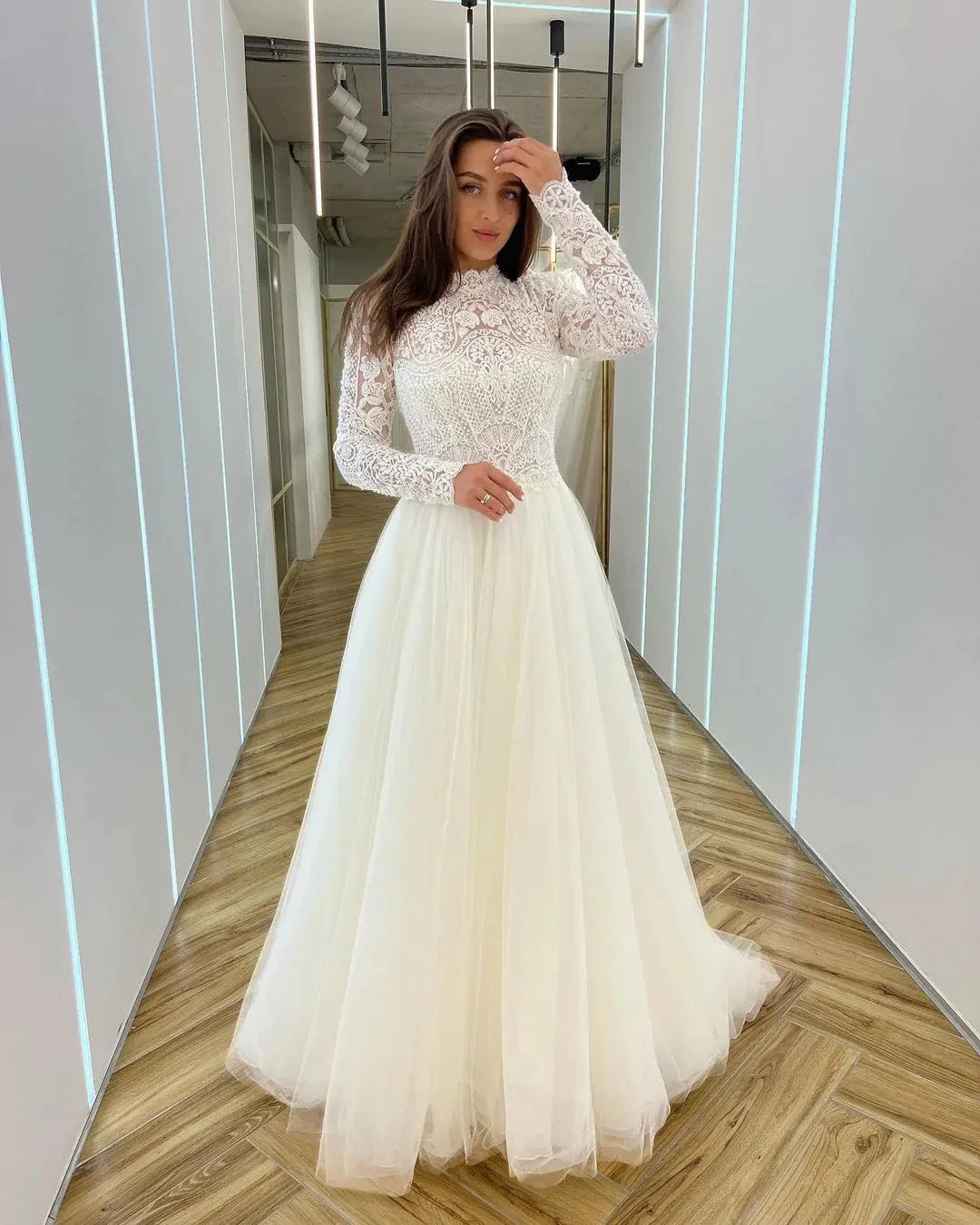 Boho Romantic Wedding Dresses Mermaid High Neck Long Sleeves Exquisite Lace Appliques Princess Style Beach Mopping Bride Gowns