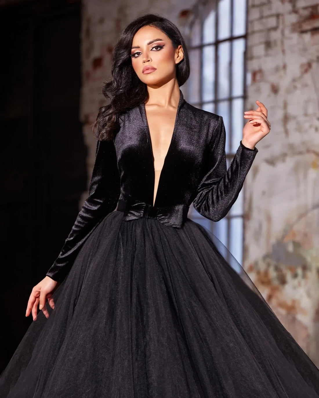 French Black Prom Dresses Gothic Tulle Charming Women Formal Evening Gowns Plunging V Neck Long Sleeves Bow Belt Met Gala Picture Color