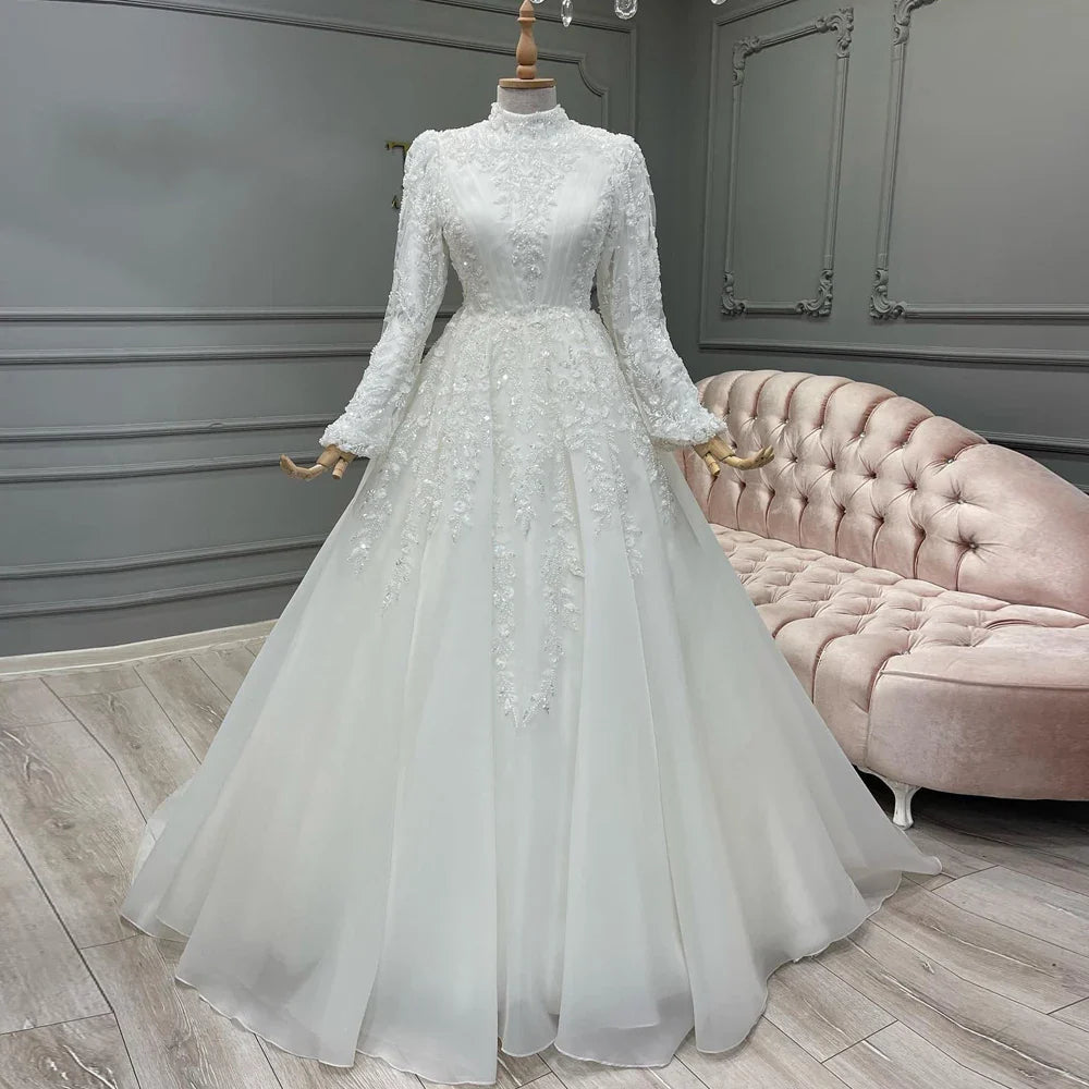 Luxury Muslim Wedding Dress for Bride Dubai Arabic Long Sleeve A Line Hijab Bridal Gown Lace Appliques Beaded Vestidos White