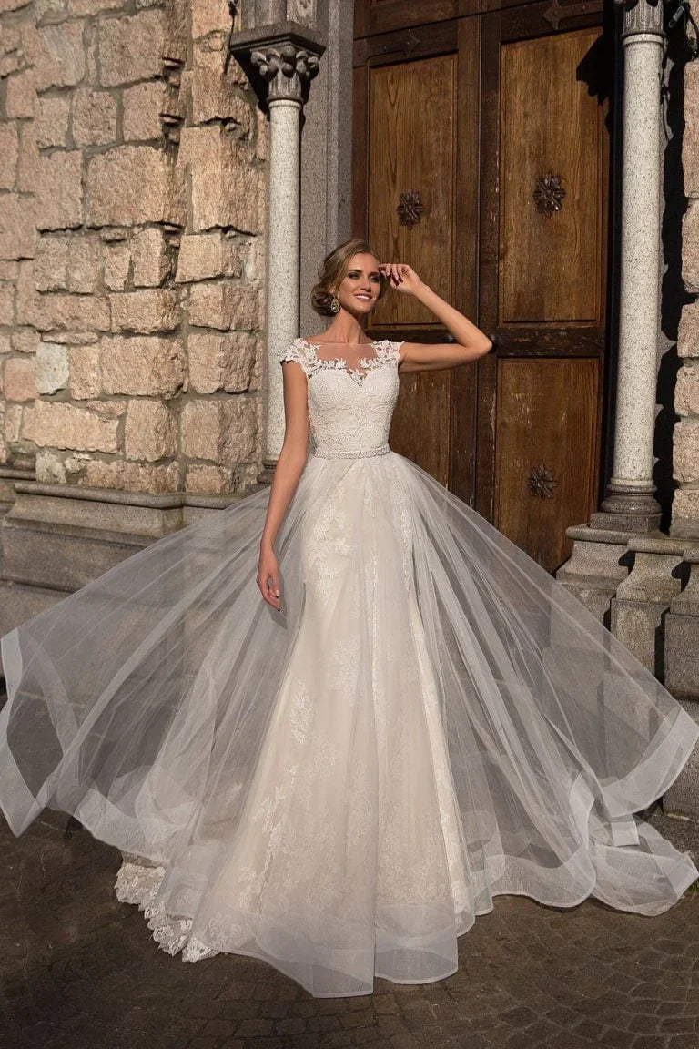 Exquisite O-Neck Wedding Dress Cap Sleeve Sheath Tulle Boho Button Bridal Gown Lace Appliques Illusion Train Vestido De Noiva